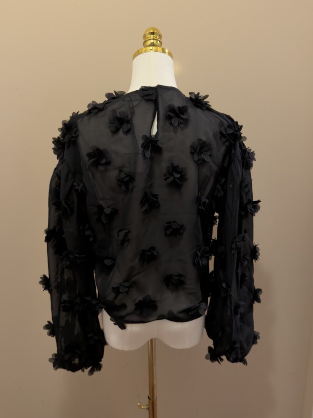 Generation Love Shea 3D Floral Blouse Black M NWT - Picture 3 of 3